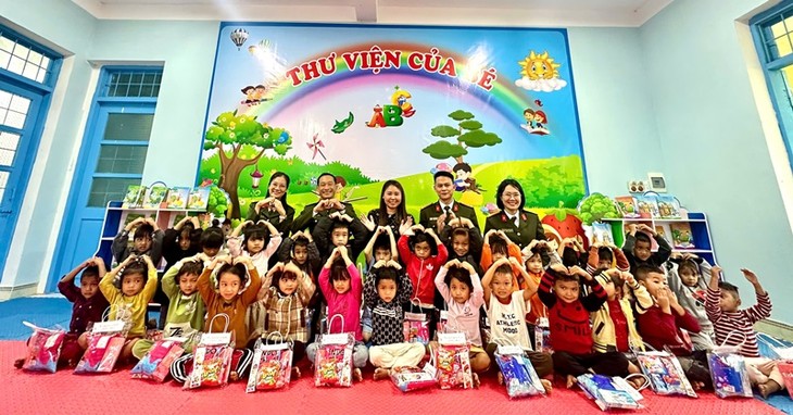 Kiều bào đồng hành cùng giáo dục trẻ em vùng biên giới Quảng Trị